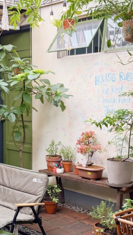 OLC courtyard — 'be kind, laugh hard' house rules wall